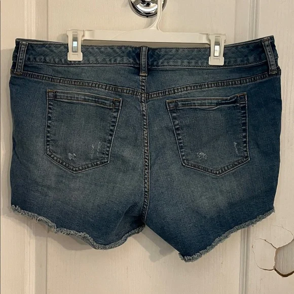 Torrid denim shorts light wash, distressing, hem white crochet or lace trim - Picture 8 of 8